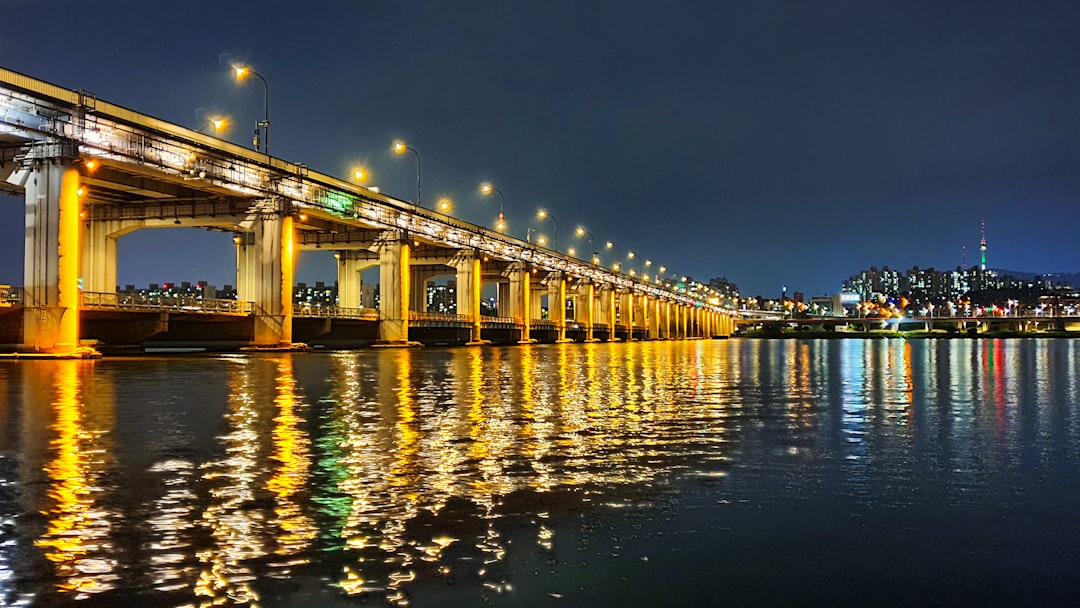 Banpo Moonlight Rainbow Fountain in Seoul - Banpo 2(i)-dong | Secret World Trip Planner