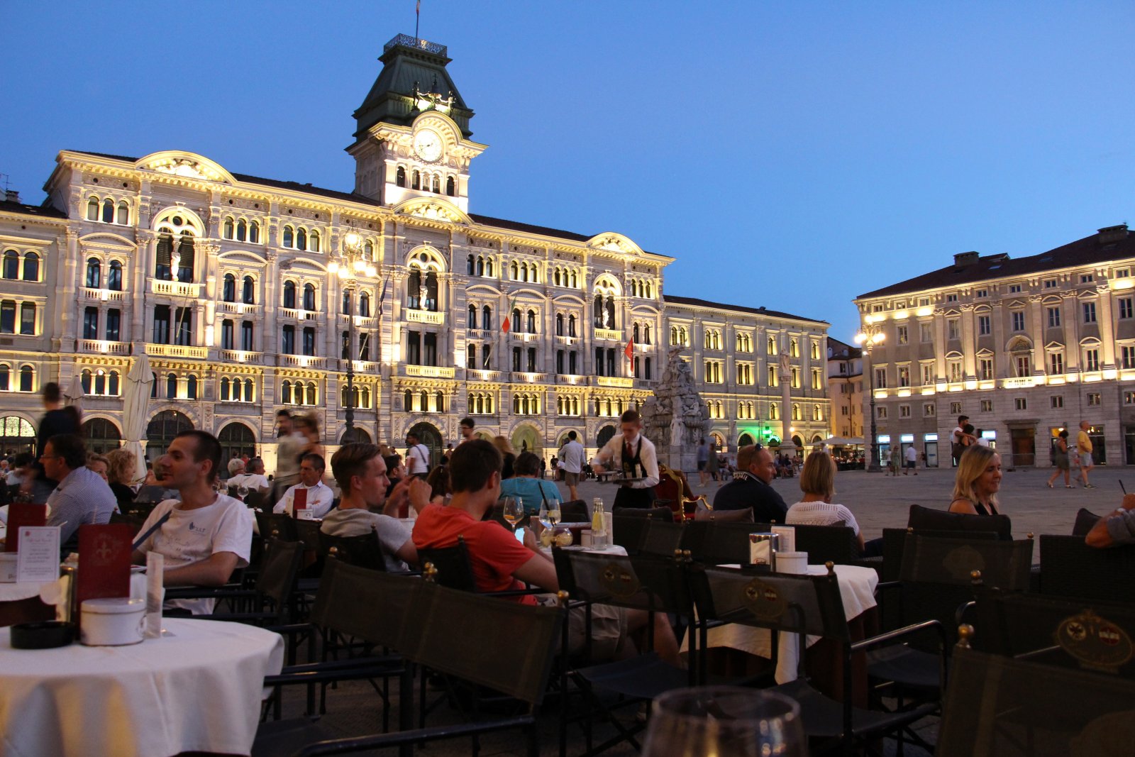 Trieste : berkafein degli Specchi, kopi paling terkenal di kota - Trieste | Secret World Trip Planner