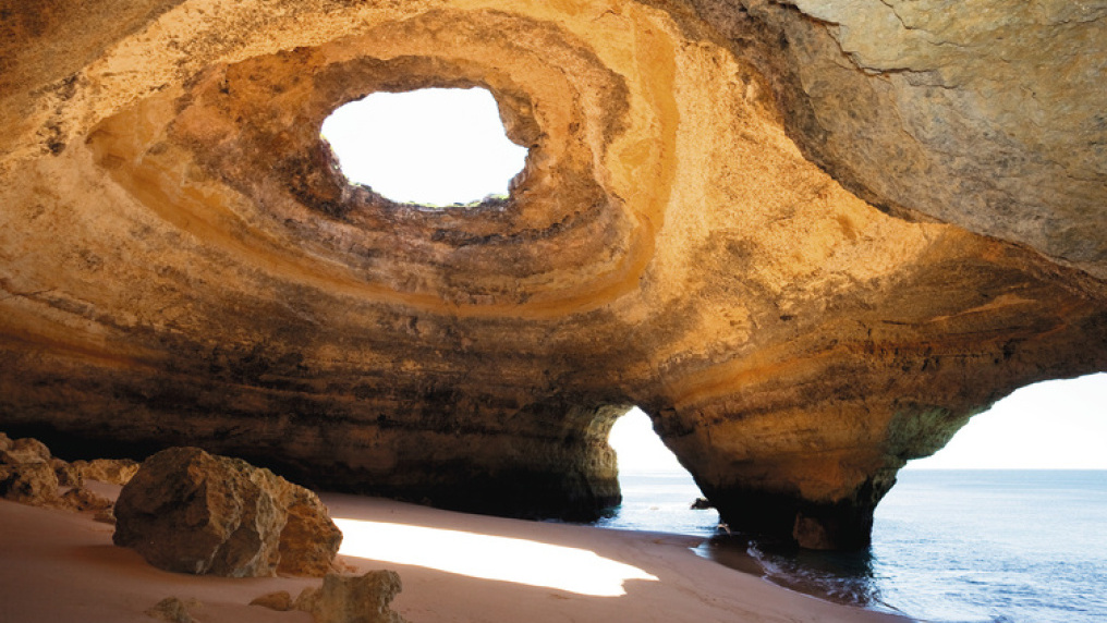 La Cueva del Mar de Benagil en el Algarve: una verdadera maravilla natural - Carvoeiro | Secret World Trip Planner