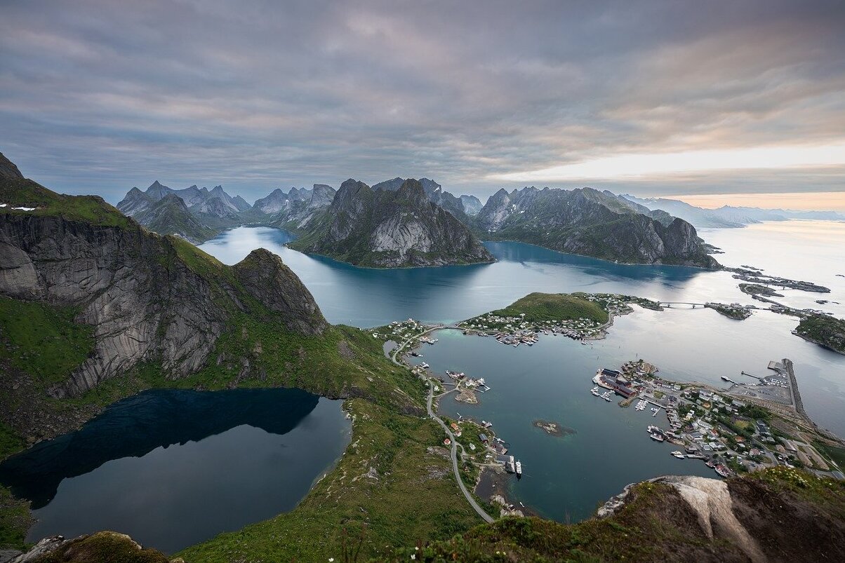 Sol de medianoche en Lofoten Noruega ..... ¡Moskenes! - Moskenes | Secret World Trip Planner