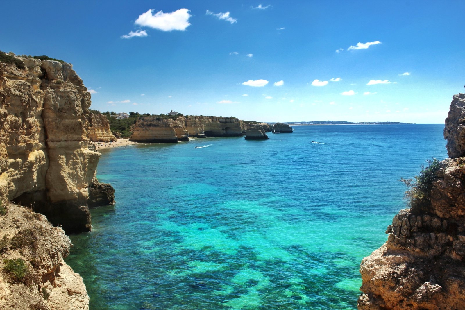 Praia da Marinha (en inglés: Navy Beach) - Portugal - Spiaggia di Marinha | Secret World Trip Planner