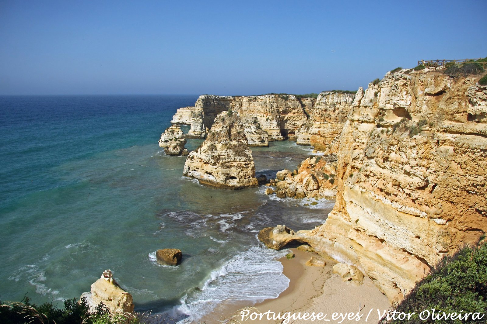 Praia da Marinha (en inglés: Navy Beach) - Portugal - Spiaggia di Marinha | Secret World Trip Planner