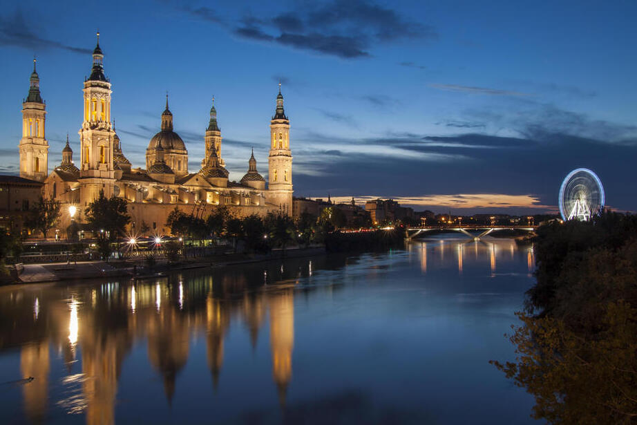 Basílica del Pilar: The Pilar Cathedral in Saragoza — Zaragoza