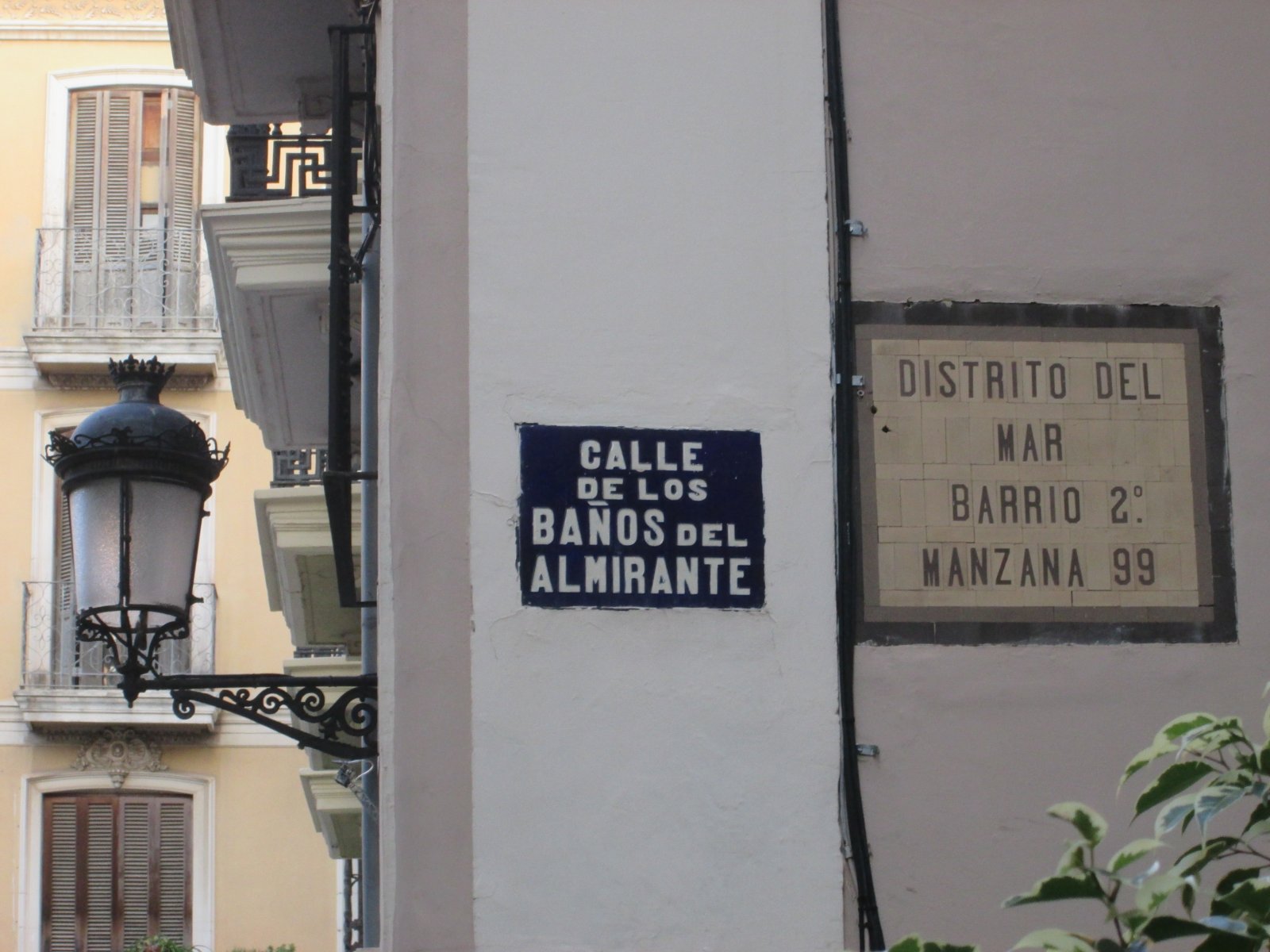 Valenzia e i Baños del Almirante - València | Secret World Trip Planner