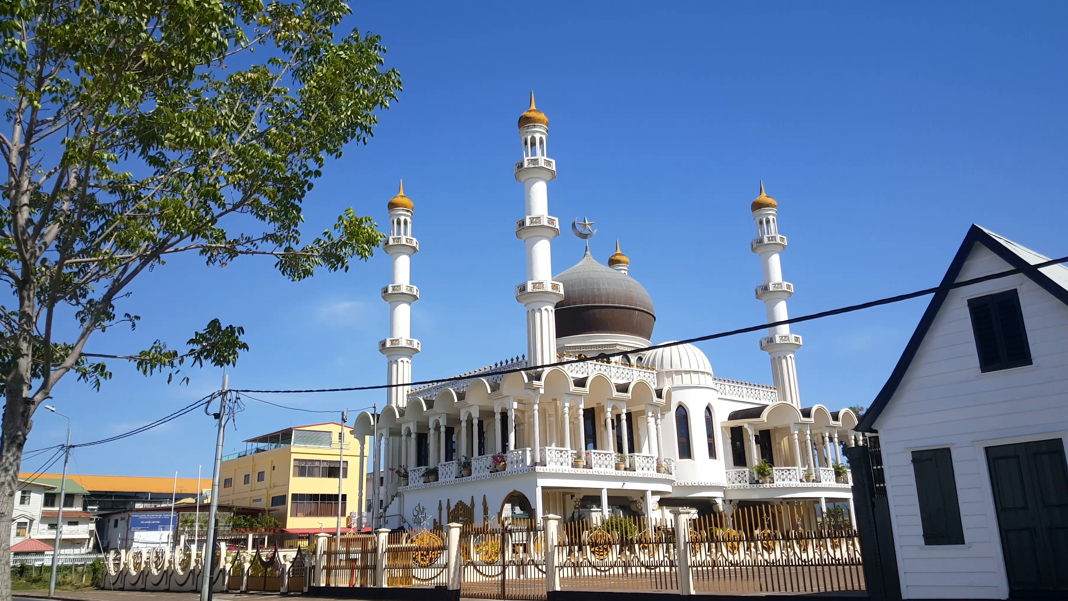 The biggest mosque in the Caribbean:Mosque Keizerstraat — Paramaribo