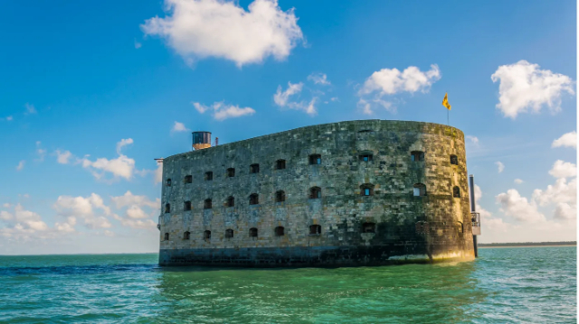 ಫೋರ್ಟ್ ಬೊಯಾರ್ಡ್ - Île-d'Aix | Secret World Trip Planner