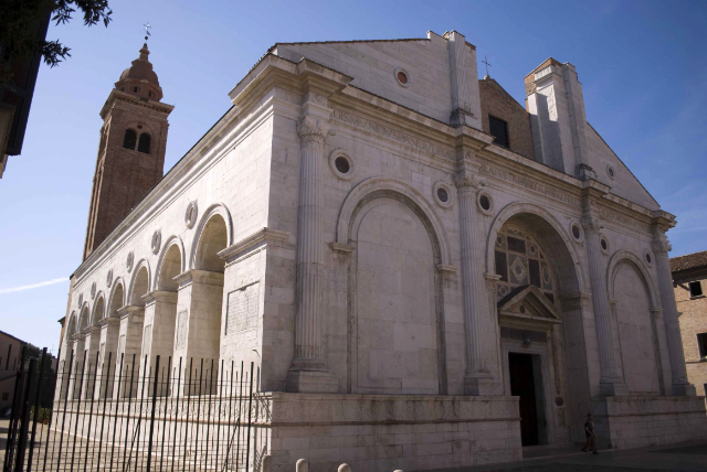 માલેસ્તા મંદિર - Rimini | Secret World Trip Planner
