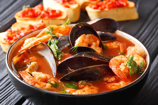 Bouillabaisse, η εμβληματική ψαρόσουπα - Marsiglia | Secret World Trip Planner