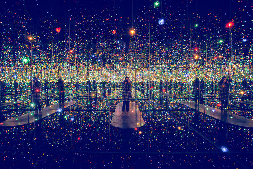 Yayoi Kusama முடிவிலி பிரதிபலிப்பு அறை - Los Angeles | Secret World Trip Planner