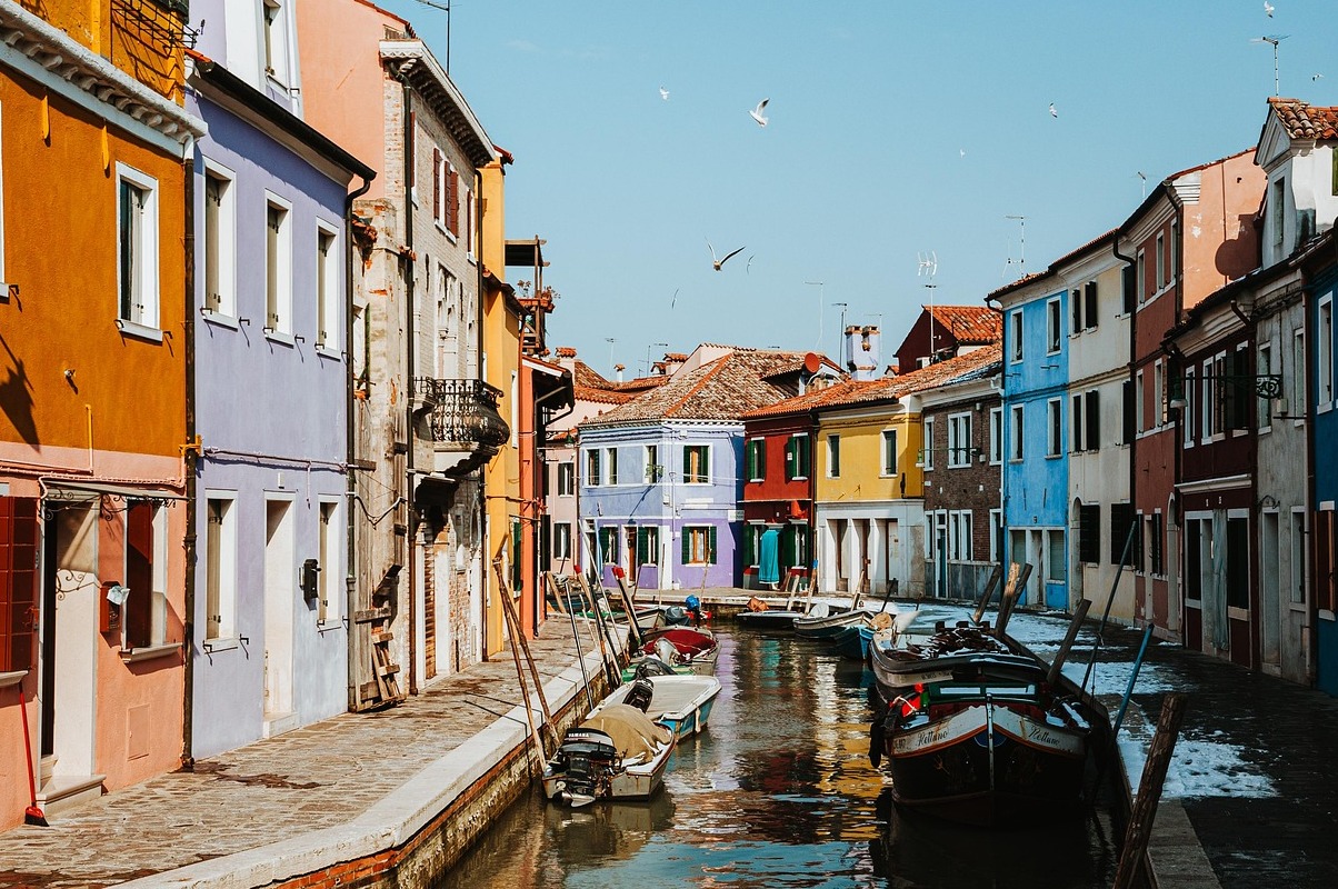Burano er en af øerne i Venedig - Venezia | Secret World Trip Planner