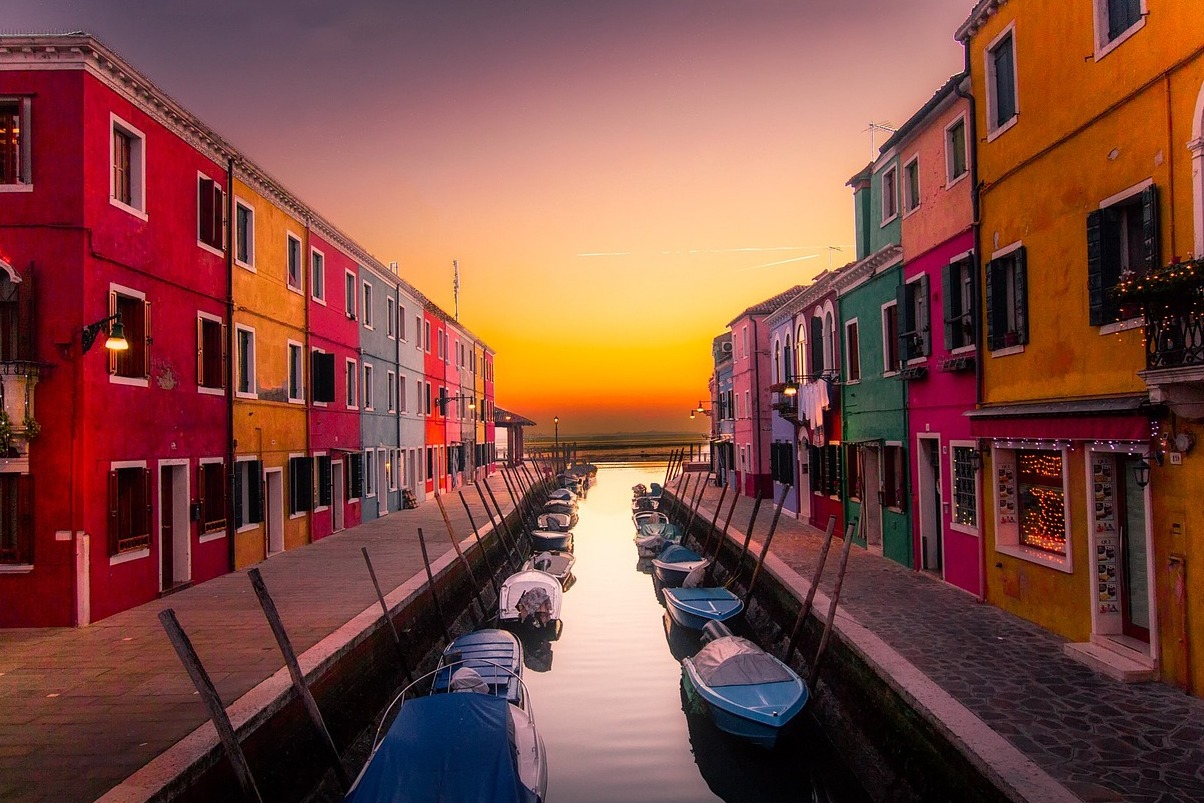 Burano er en af øerne i Venedig - Venezia | Secret World Trip Planner