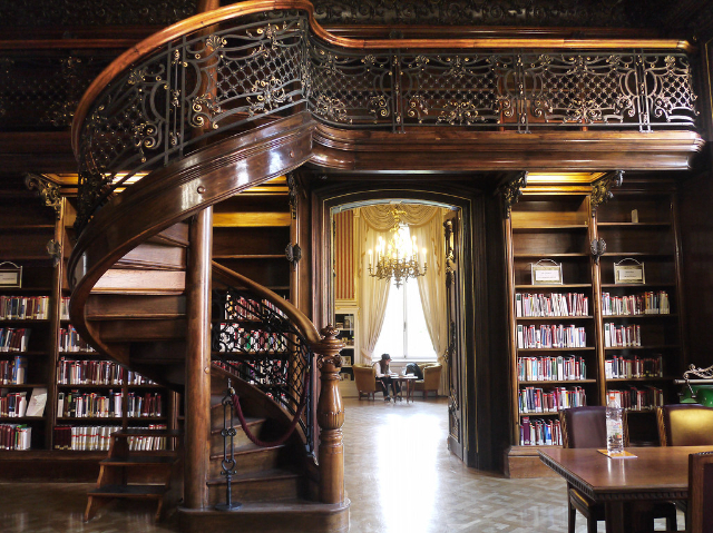 Biblioteca Metropolitana Ervin Szabó - Budapest | Secret World Trip Planner