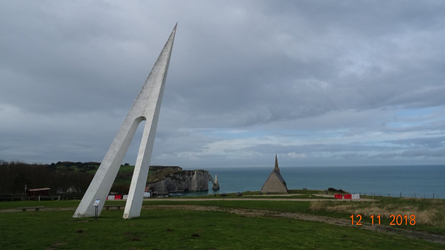 വൈറ്റ് ബേർഡ് സ്മാരകം - Étretat | Secret World Trip Planner