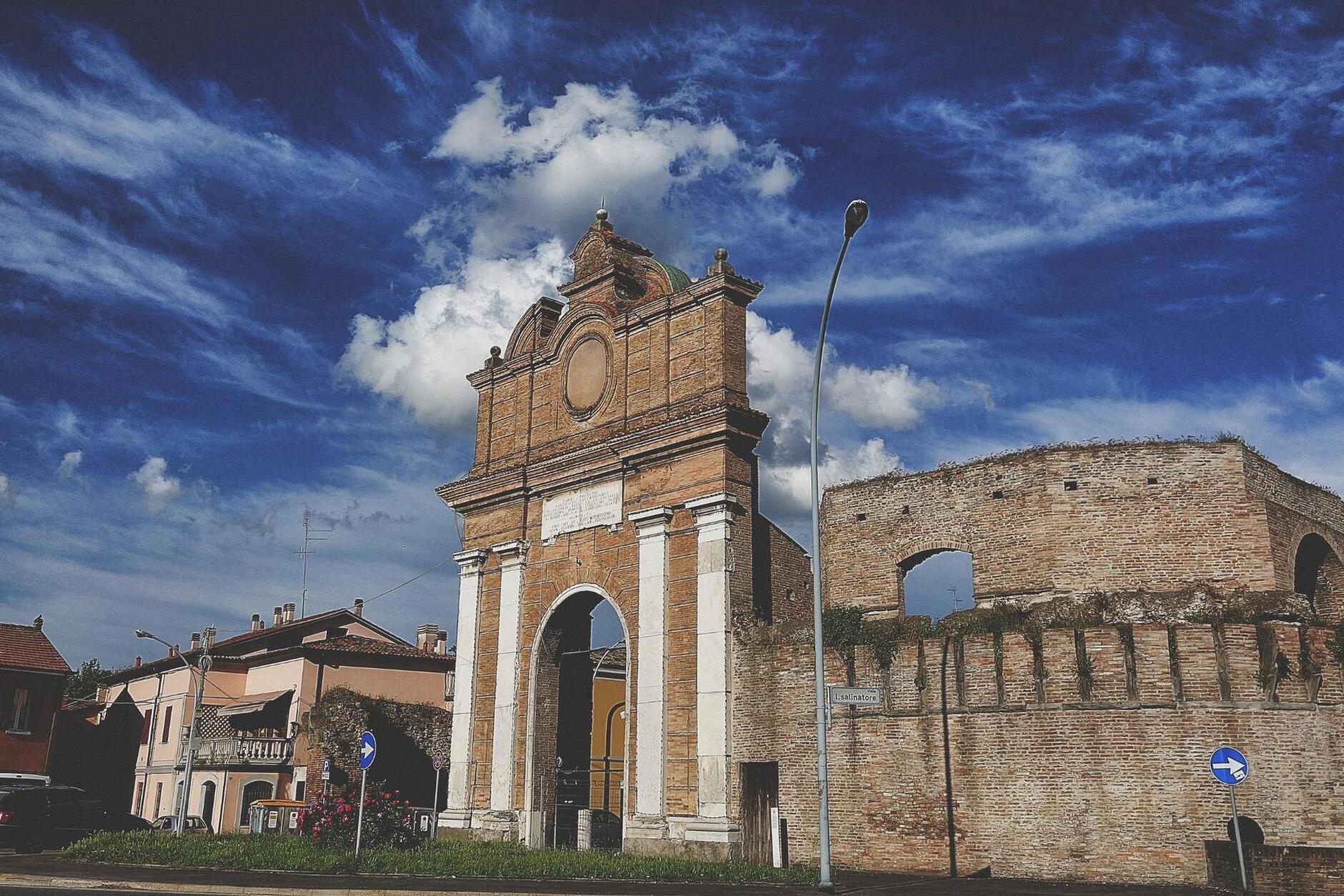 Xách Schiavona| Nhấp Chuột - Forlì | Secret World Trip Planner
