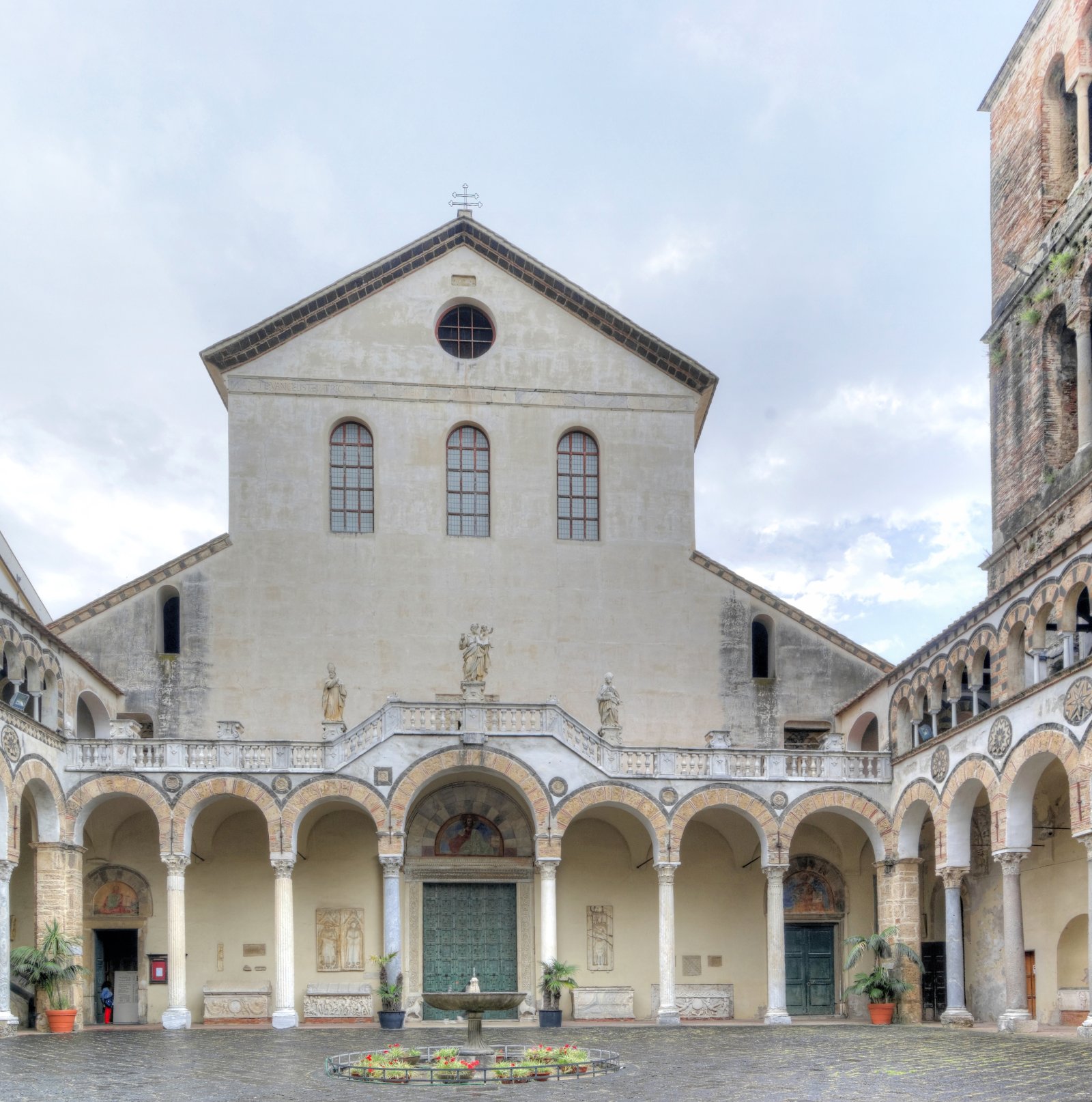 Salerno: بیضہ کے سینٹ Matteo - Salerno | Secret World Trip Planner