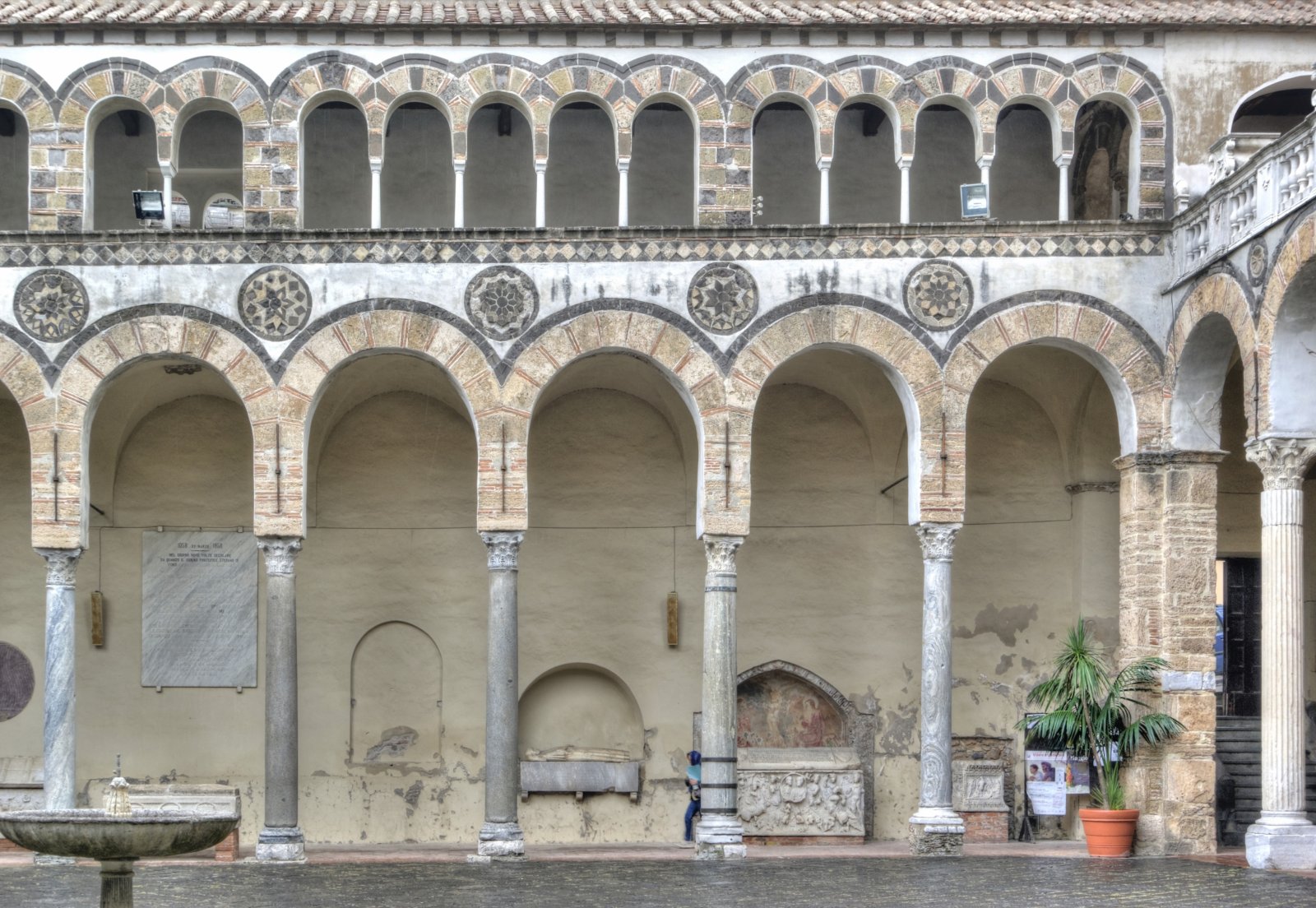 Salerno: بیضہ کے سینٹ Matteo - Salerno | Secret World Trip Planner