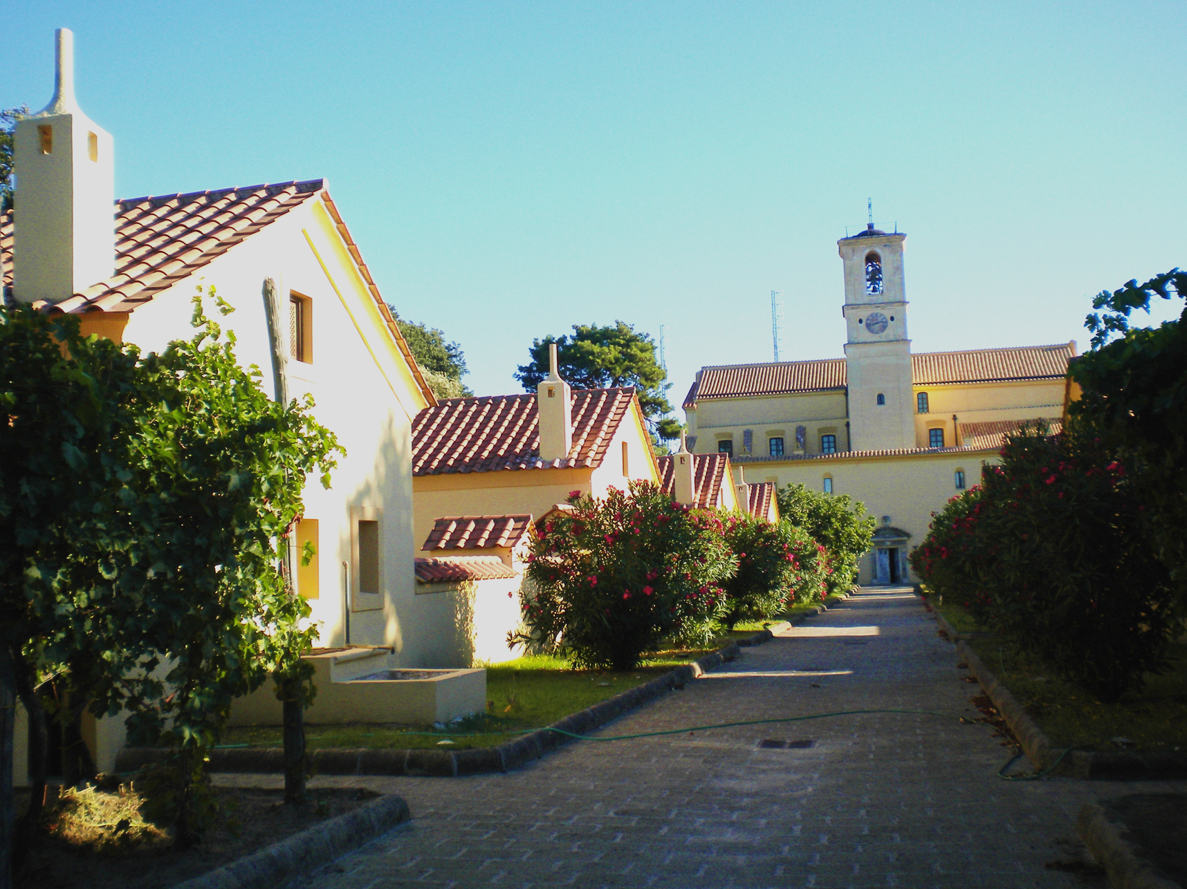 ຕົ້/Hermitage ຂອງສະຖາ. Salvatore - Napoli | Secret World Trip Planner