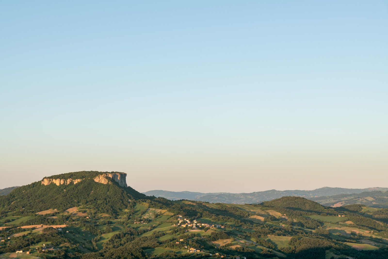 אבן ביסמנטובה - Castelnovo ne' Monti | Secret World Trip Planner