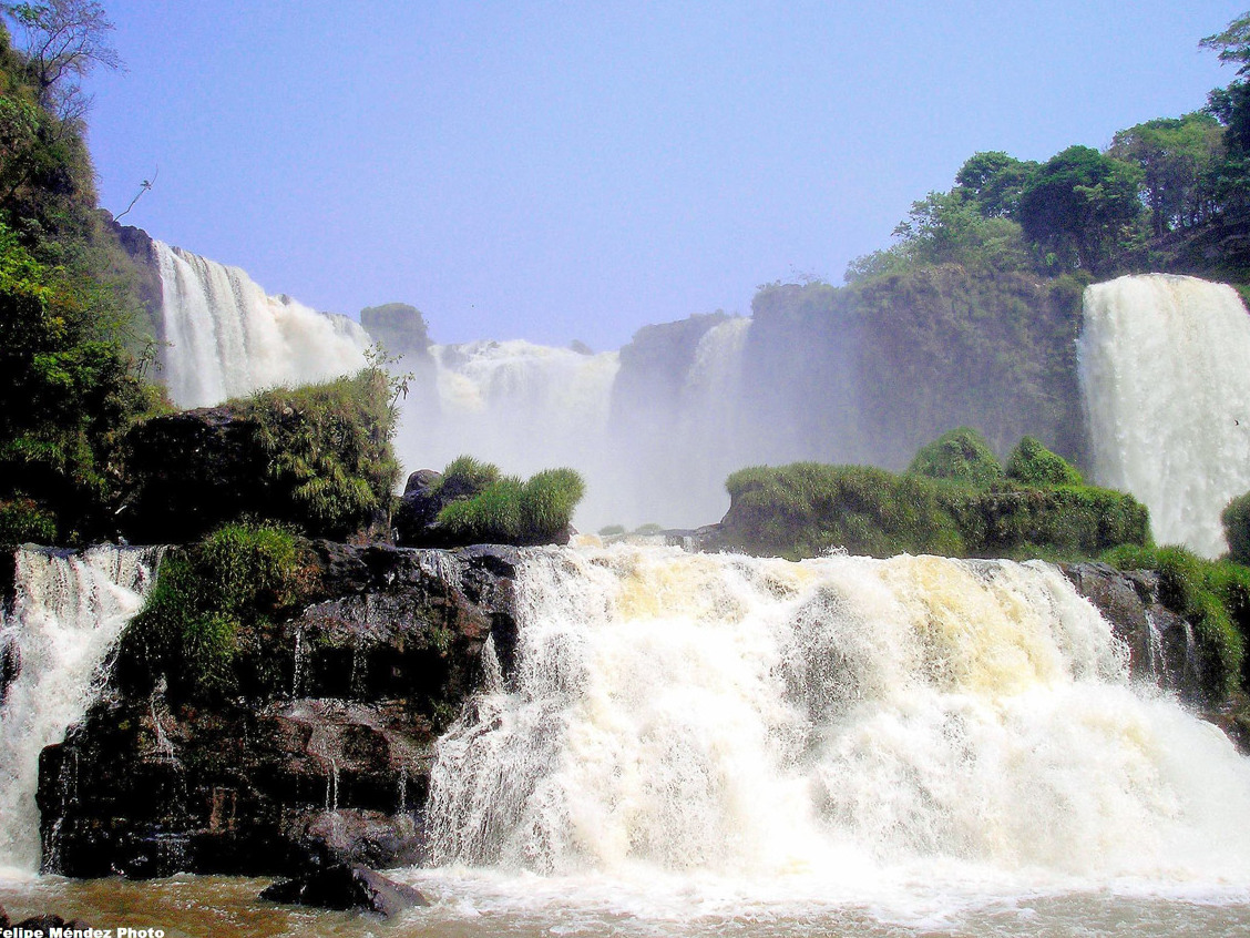 Cataratas del lunes: impresionantes caídas de agua en Paraguay — Presidente Franco