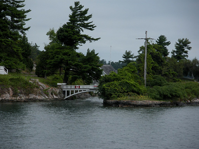 Le plus petit pont international du monde - Leeds and Grenville United Counties | Secret World Trip Planner