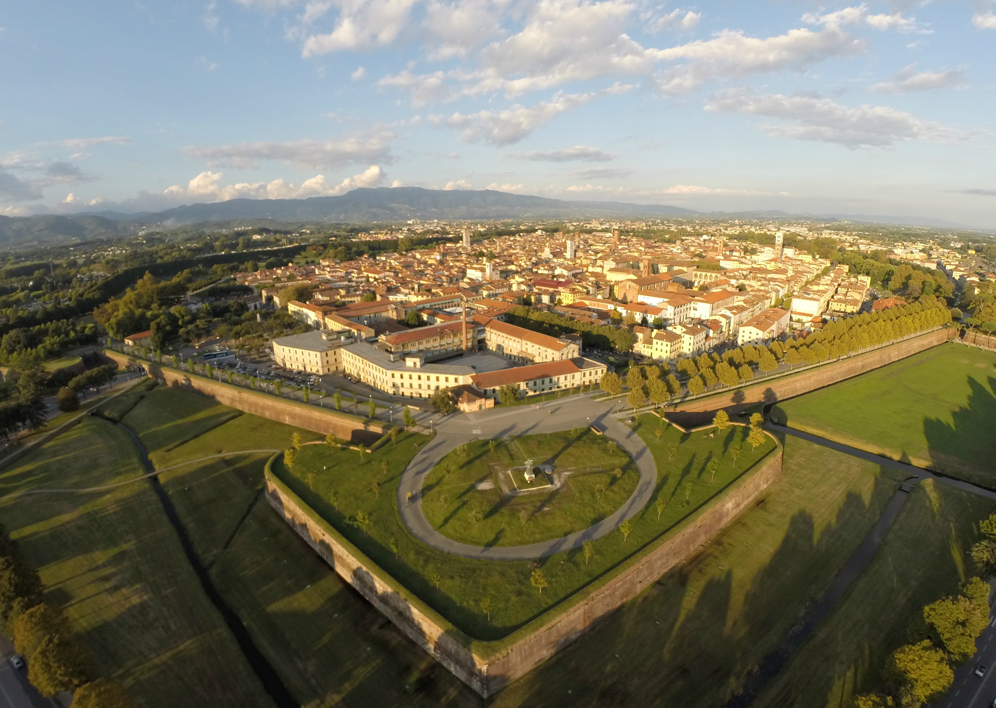 Lucca, sebuah permata di dalam dinding - Lucca LU | Secret World Trip Planner