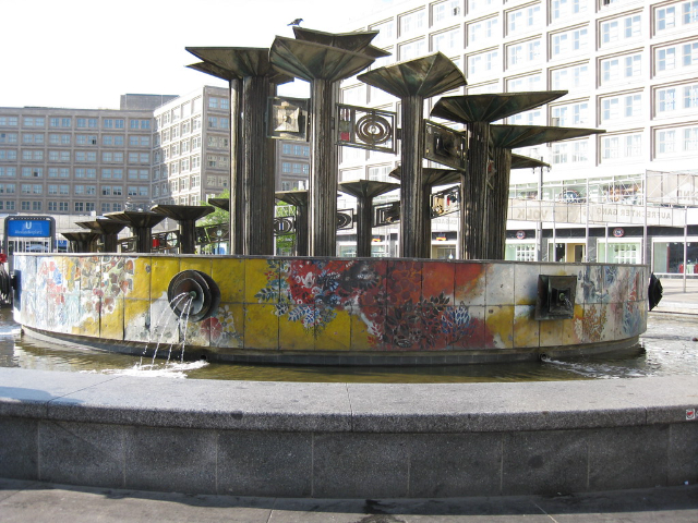 Foinse Cairdeas na nDaoine - Berlino | Secret World Trip Planner