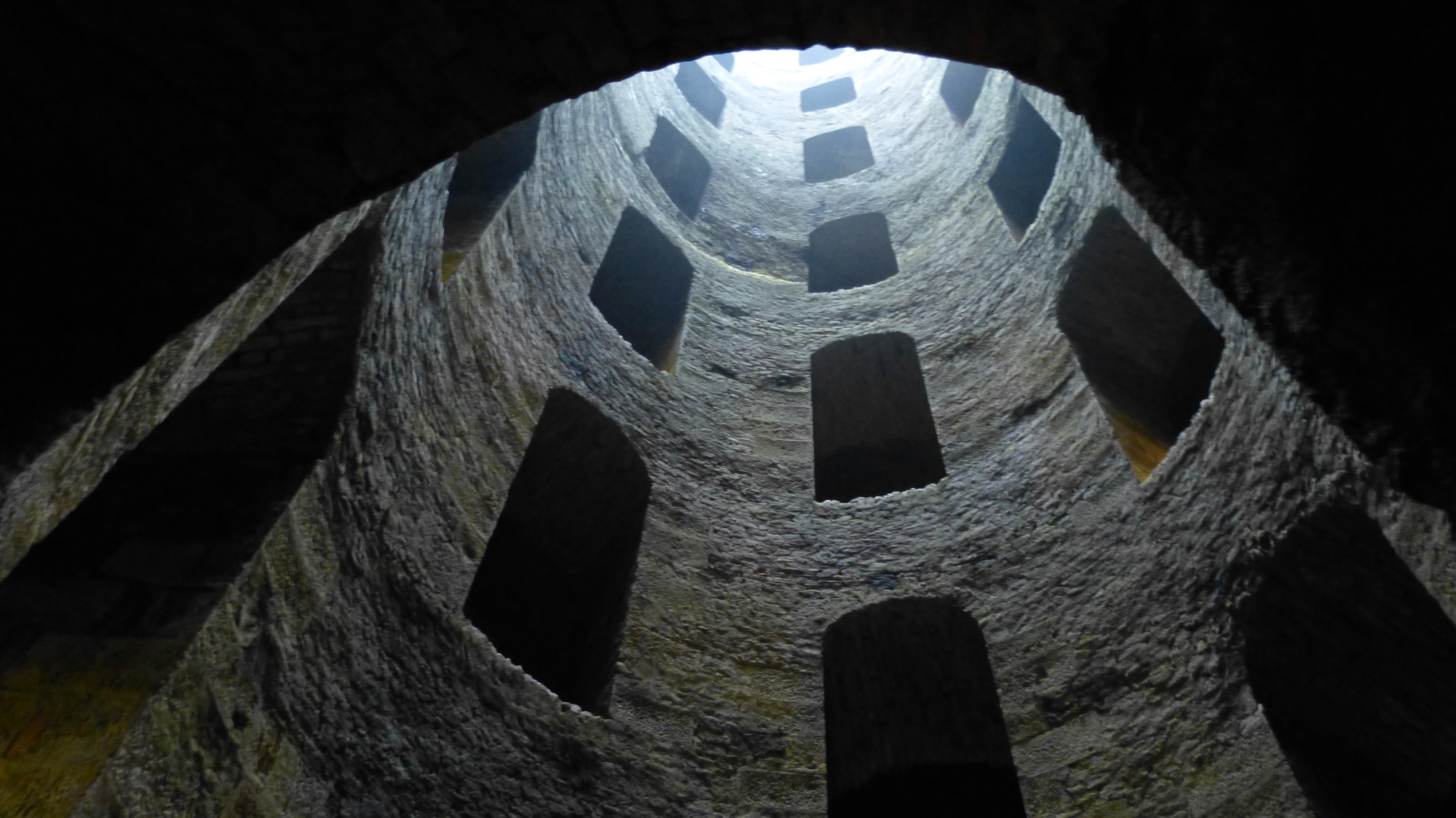 புனித பேட்ரிக் கிணறு - Orvieto | Secret World Trip Planner