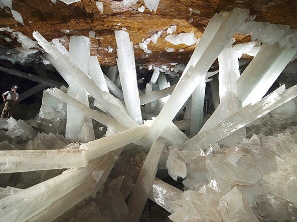 Cueva de los Cristales o Cueva de los Cristales Gigantes. - Naica | Secret World Trip Planner