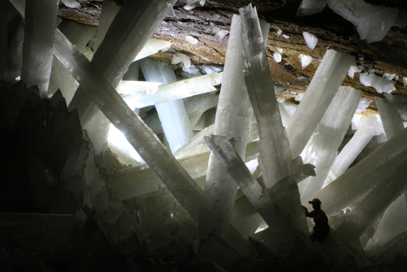 Cueva de los Cristales o Cueva de los Cristales Gigantes. - Naica | Secret World Trip Planner