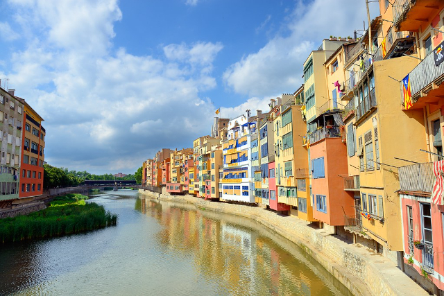 Le case del fiume Onyar: l'anima colorata di Girona - Girona | Secret World Trip Planner