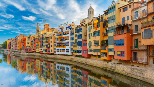 Дома на реке Оньяр - разноцветная душа Жироны - Girona | Secret World Trip Planner