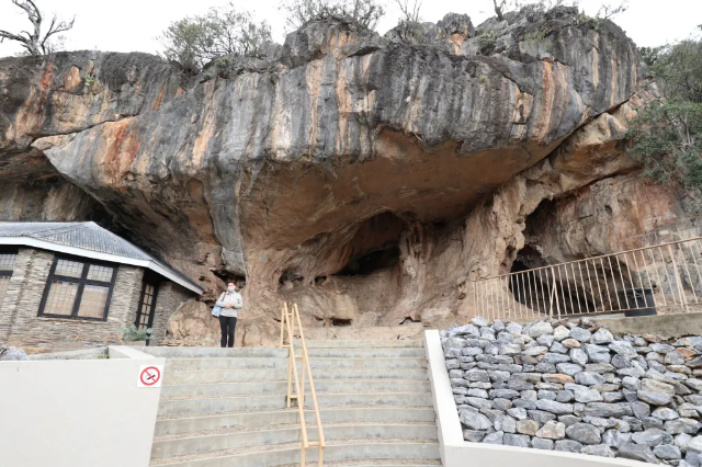Descubriendo las maravillas de las cuevas de Cango: Un viaje por el maj de Sudáfrica - Oudtshoorn | Secret World Trip Planner