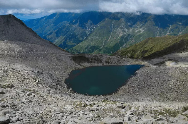 El lago Ansoo: Una lágrima de tranquilidad en el Himalaya - Mansehra | Secret World Trip Planner