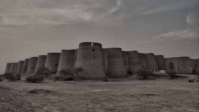 La grandeur du fort de Derawar - Derawar | Secret World Trip Planner