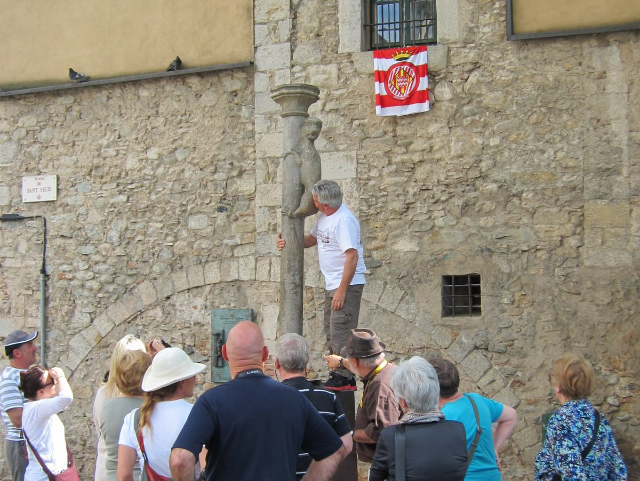 Львица из Жироны - причудливая традиция - Girona | Secret World Trip Planner