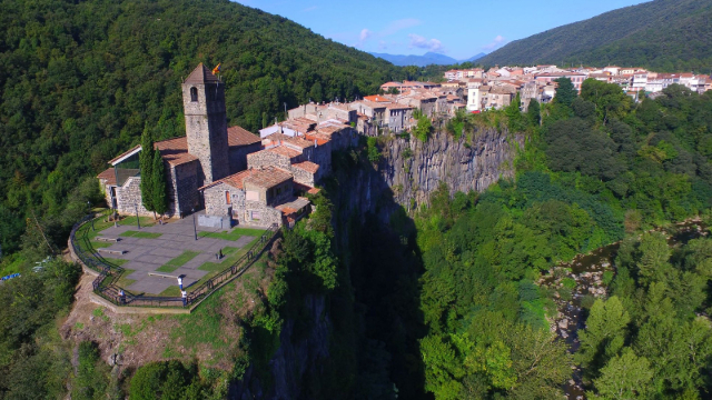 拉罗卡城堡 - 时间边缘的村庄 - Girona | Secret World Trip Planner