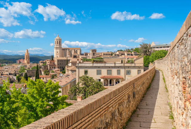 赫罗纳城墙--在城市上空漫步数百年 - Girona | Secret World Trip Planner