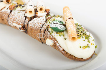 Cannolo siciliano - Piana degli Albanesi | Secret World Trip Planner