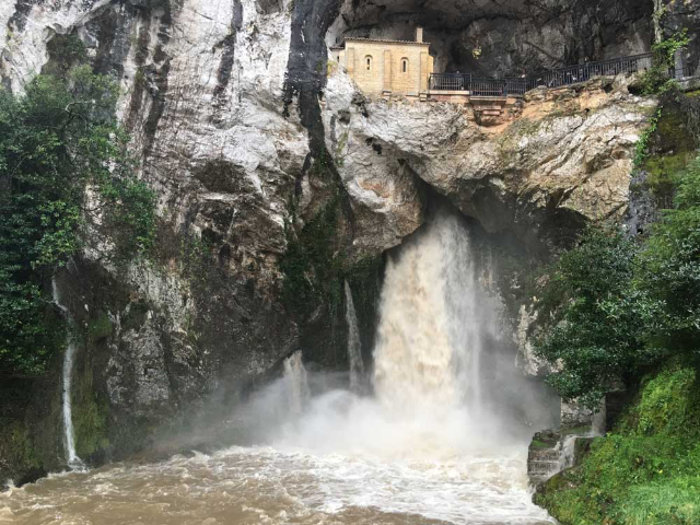 コバドンガの聖域 - Covadonga | Secret World Trip Planner