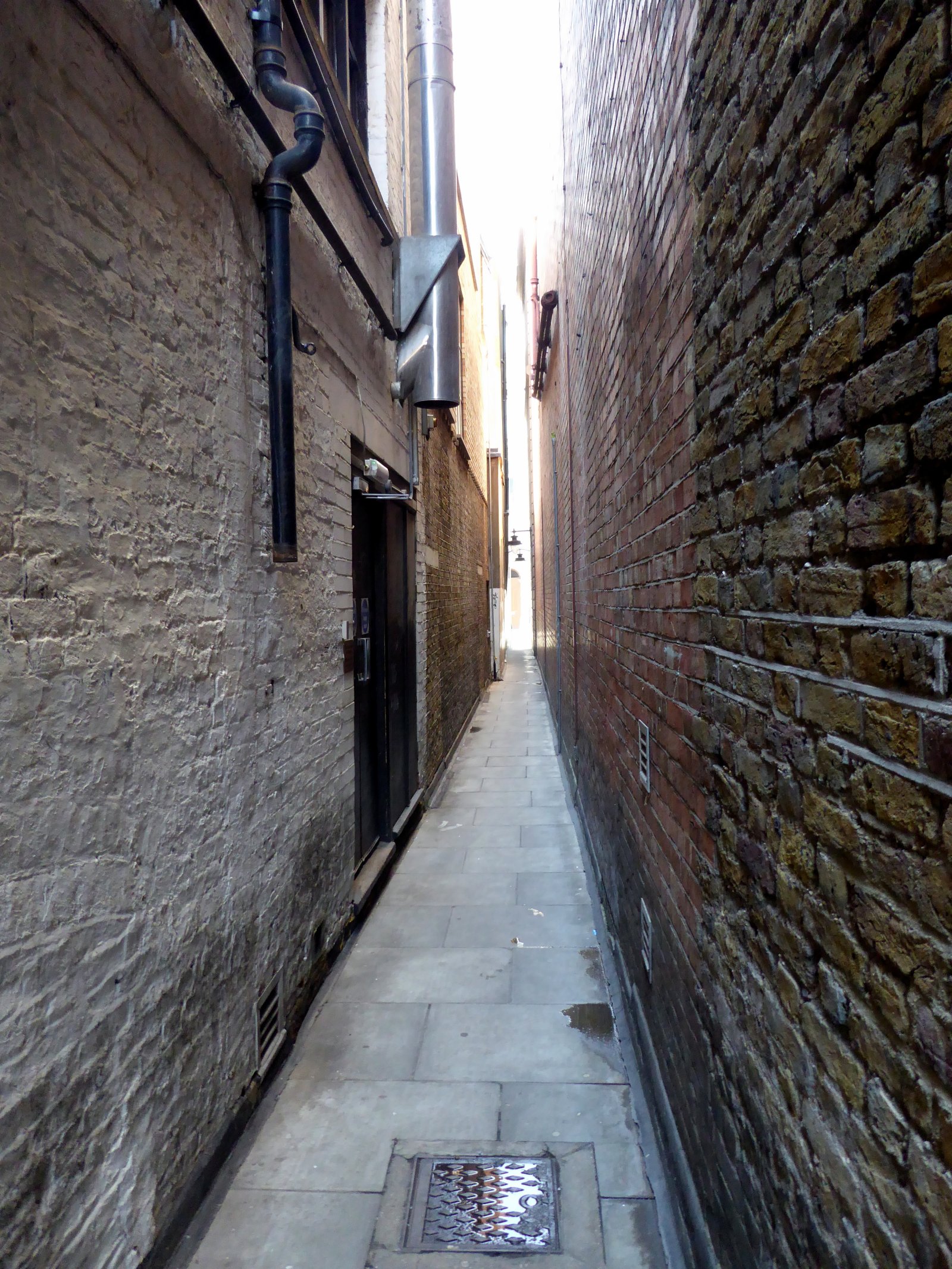 Brydges Place es el callejón más estrecho de Londres - Londra | Secret World Trip Planner