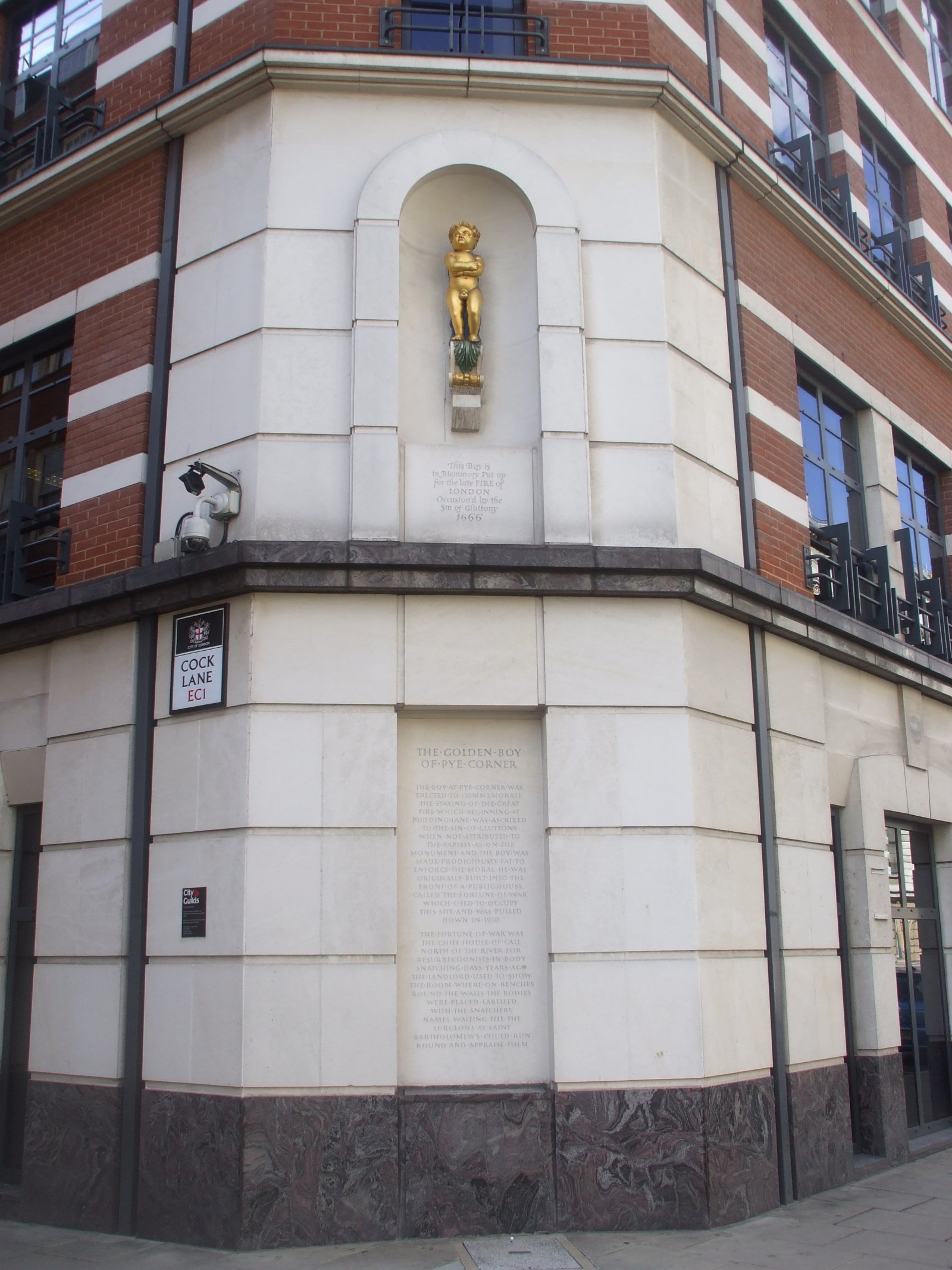 Golden Boy of Pye Corner - Londra | Secret World Trip Planner