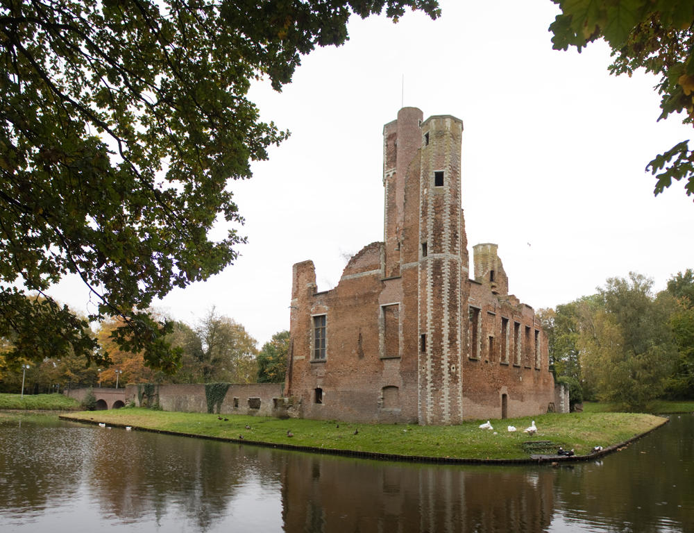 Las ruinas del castillo de Elst en Duffel - Duffel | Secret World Trip Planner