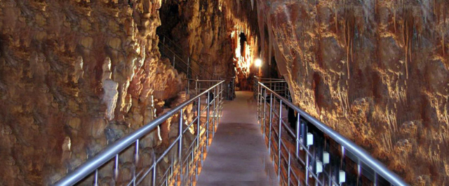 Kastania barlang - Emporikis Naftilias | Secret World Trip Planner