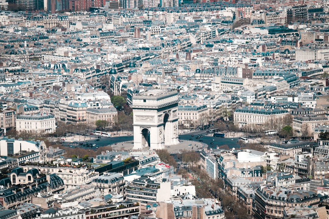 El Arco del Triunfo es uno de los símbolos más importantes de París - Paris | Secret World Trip Planner