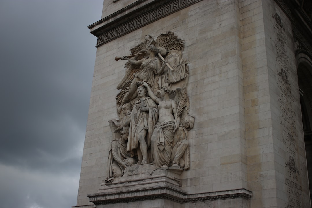El Arco del Triunfo es uno de los símbolos más importantes de París - Paris | Secret World Trip Planner