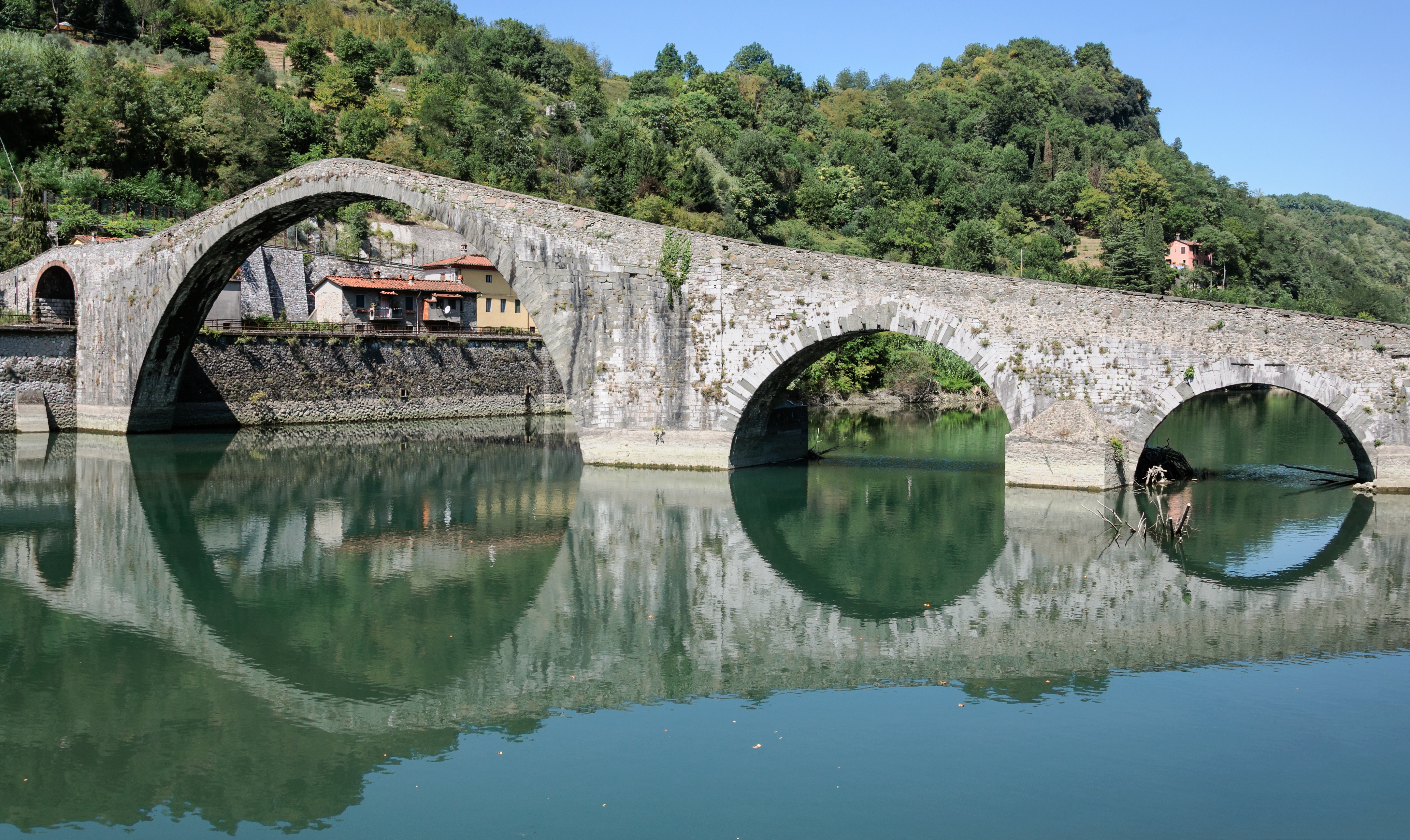 Ponte 'del Diavolo' veya 'della Maddalena' köprüsü, - Borgo a Mozzano | Secret World Trip Planner