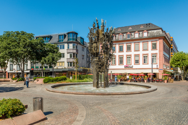 Farsangi szökőkút - Mainz | Secret World Trip Planner