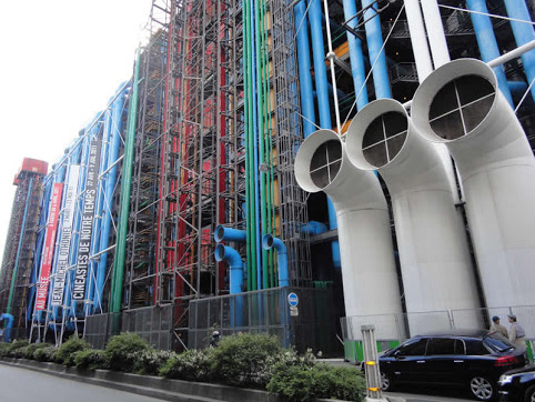 Pompidou Katikati ya jengo alifanya ya mabomba  - Paris | Secret World Trip Planner