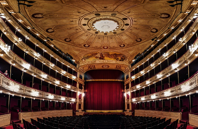 Solis Tiyatrosu - Montevideo | Secret World Trip Planner