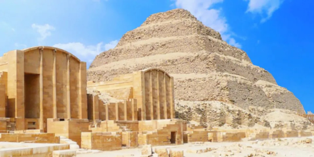 Pyramide à degrés de Djoser - Al Giza Desert | Secret World Trip Planner